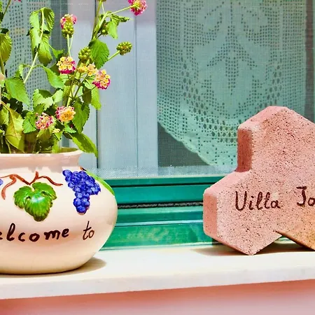 Joya Vilă Makriotika